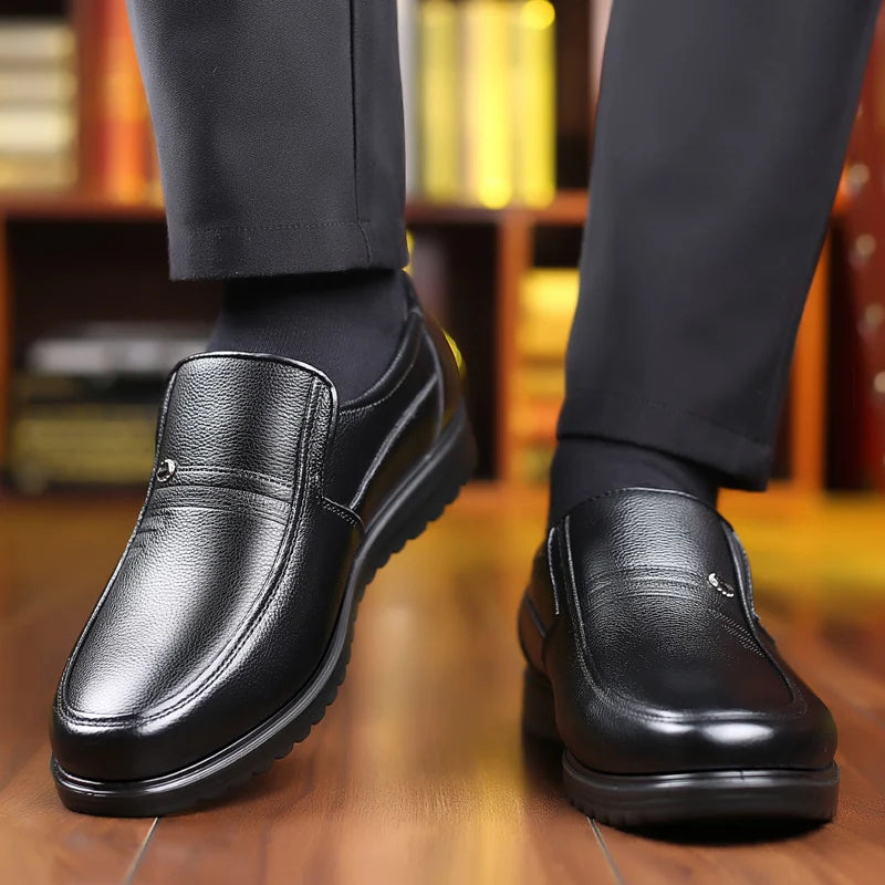 100% cowhide Men's Leather shoes New large size Fashion riding boots Men's shoes Casual sports shoes Low heels Motorcycle boots