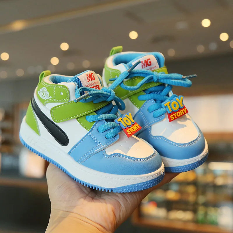 Children's sports shoes