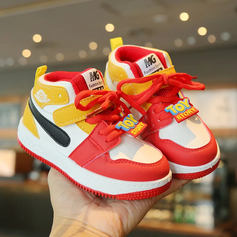 Children's sports shoes