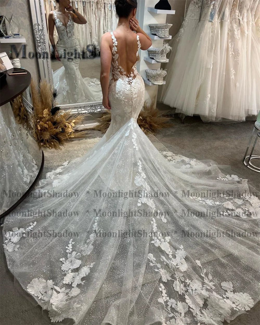 Moonlight Luxurious Mermaid Wedding Dresses V-Neck Button Sleeveless Lace Appliques Bridal Gown Vestido De Noiva Customized
