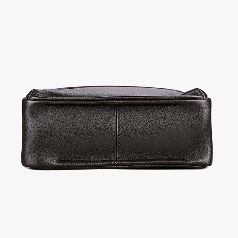 The leisure business single shoulder bag