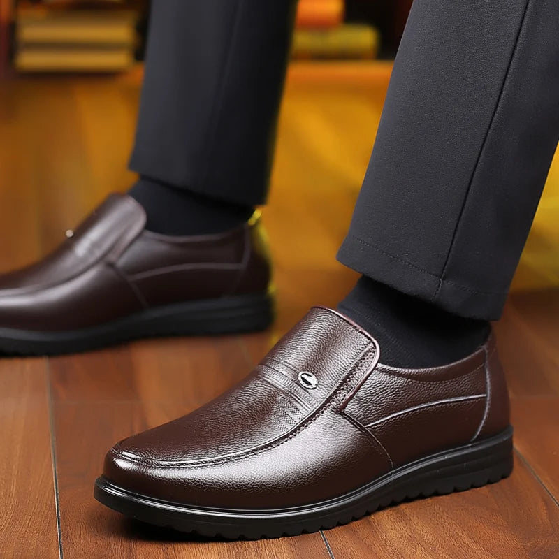 100% cowhide Men's Leather shoes New large size Fashion riding boots Men's shoes Casual sports shoes Low heels Motorcycle boots