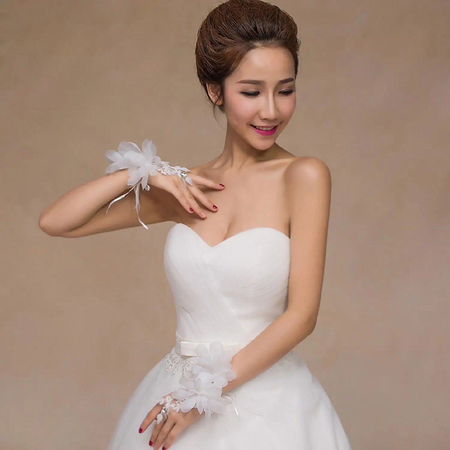 2019 Hot Sale High Quality White Short Paragraph Elegant Rhinestone Bridal Wedding Gloves Wedding accessories