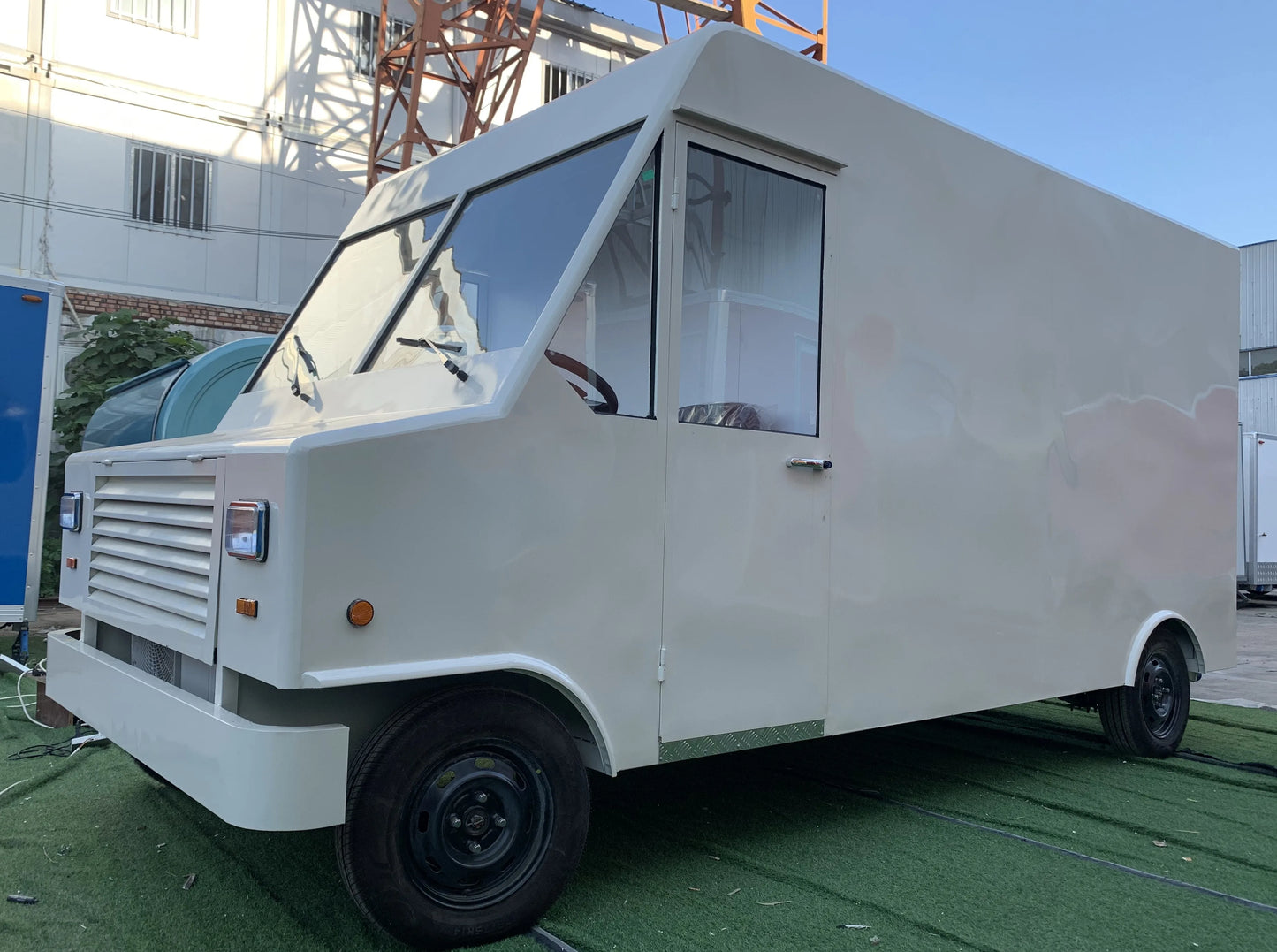 Fully Equipped Fast Food Truck for Sale Mobile BBQ Ice Cream Coffee Cart for Snacks Candy Chips food trailer truck for sale