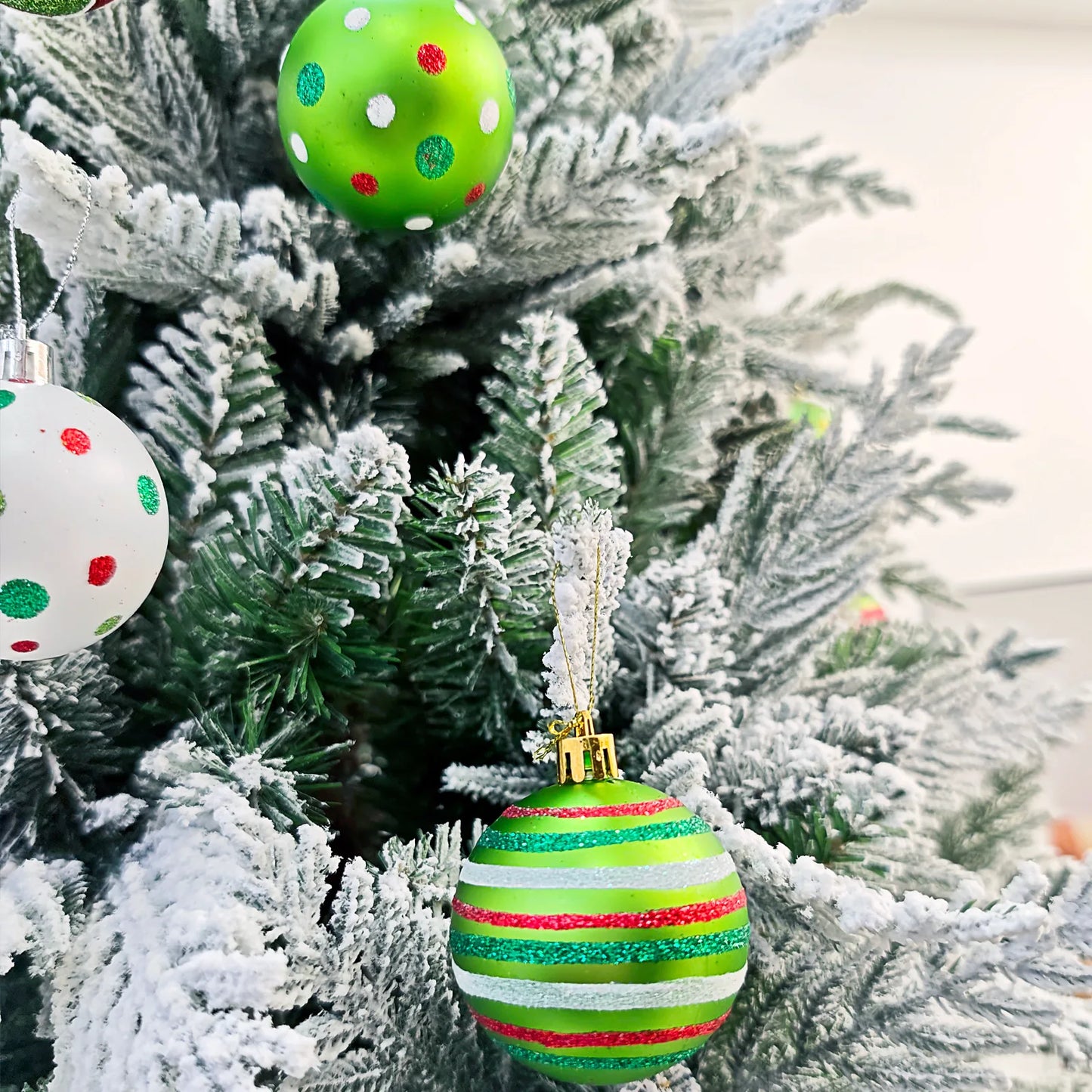34/12/9pcs Grinch Christmas Ball Decorations