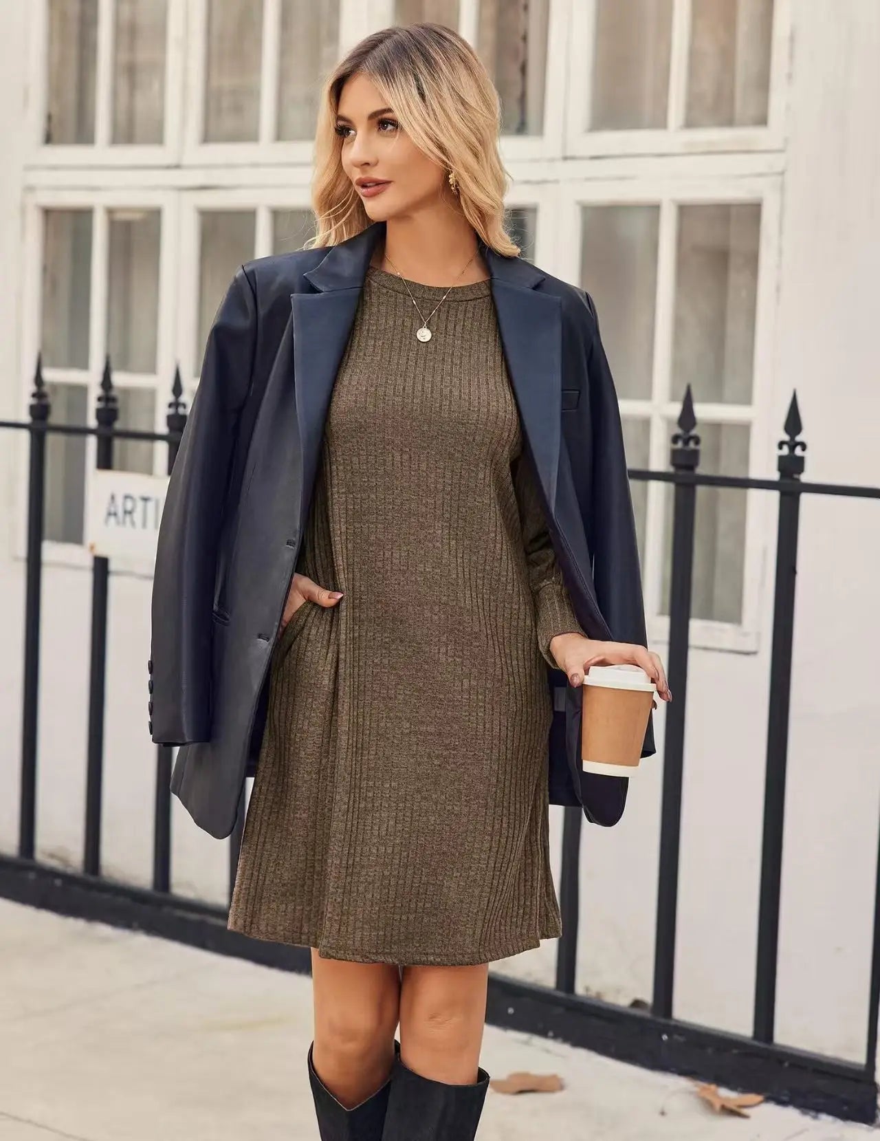 Fashionable women's knitted puffed-sleeve long-sleeved autumn and winter round-neck casual loose dress with pockets