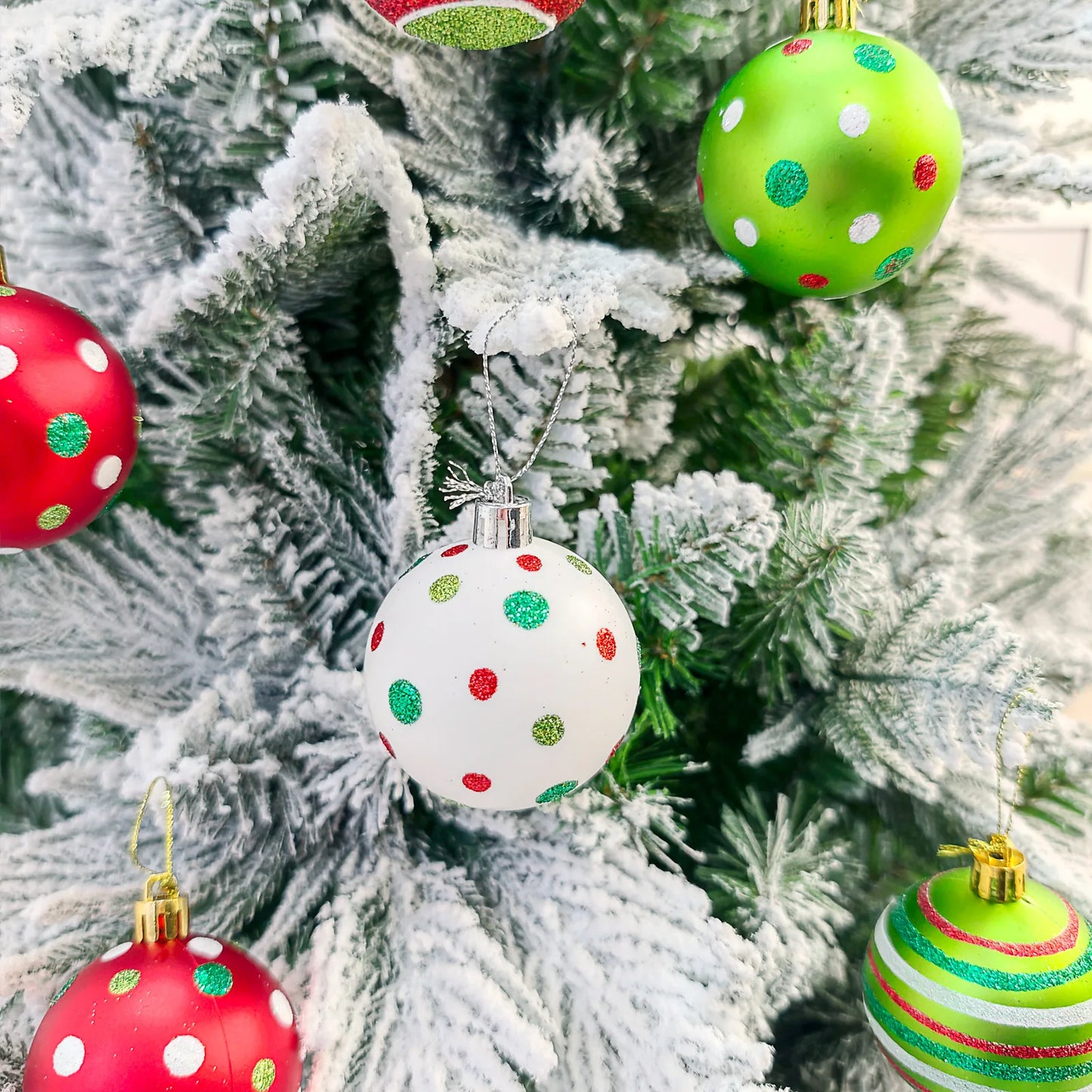 34/12/9pcs Grinch Christmas Ball Decorations
