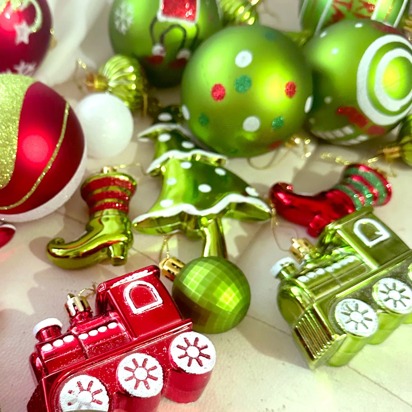 34/12/9pcs Grinch Christmas Ball Decorations