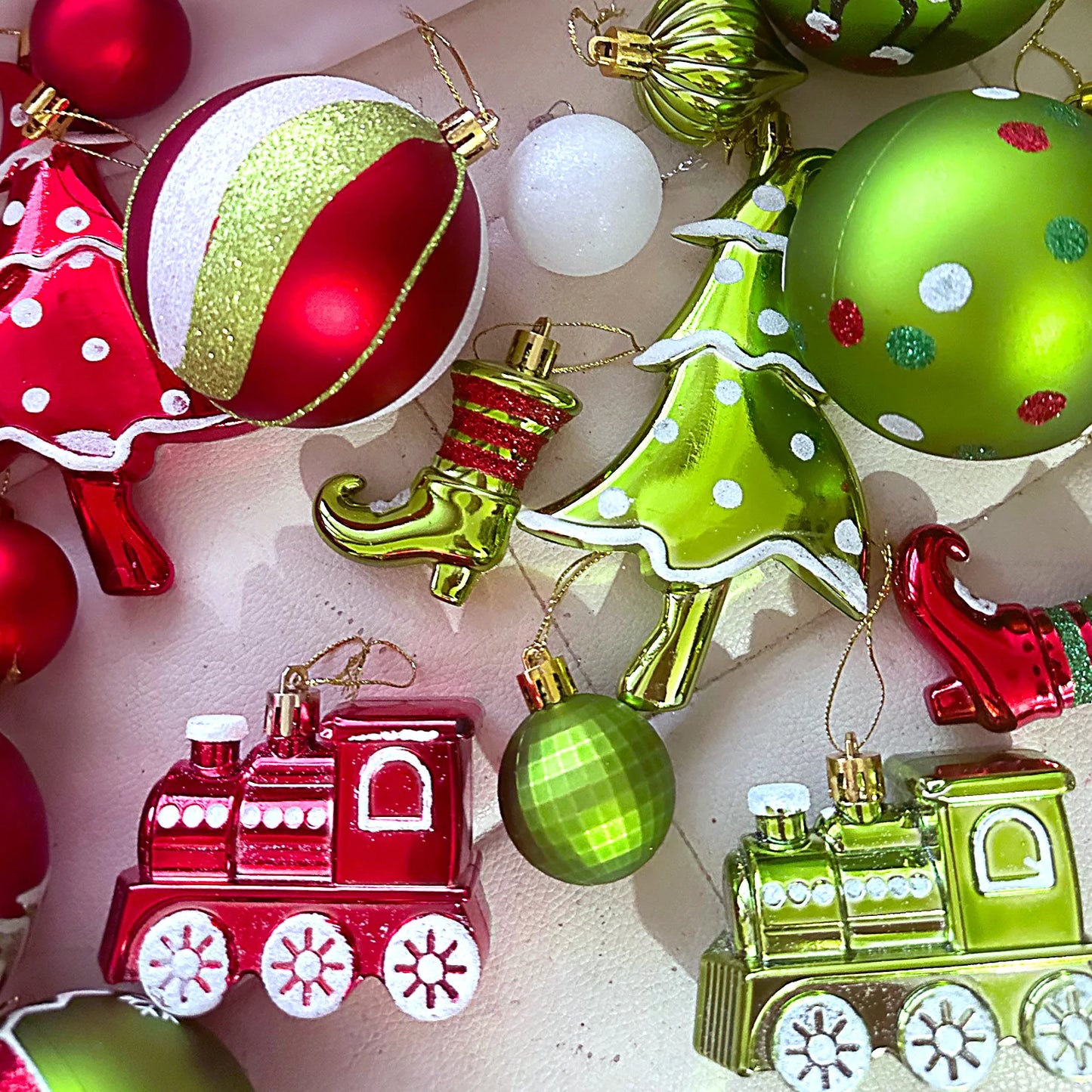 34/12/9pcs Grinch Christmas Ball Decorations