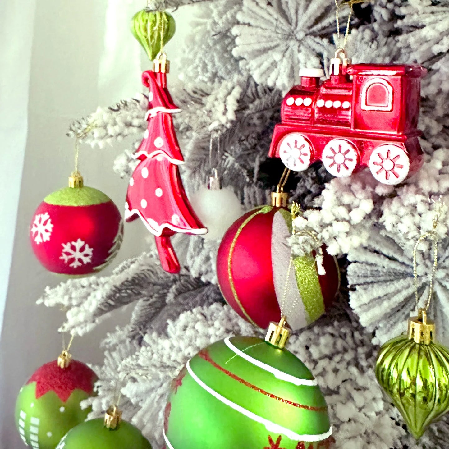34/12/9pcs Grinch Christmas Ball Decorations